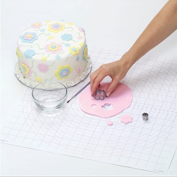 Brand new 3Pc. Wilton Cutter and Mat Fondant Tool Set - Picture 5 of 5